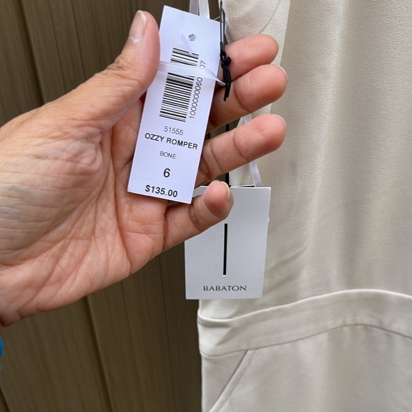 Aritzia Babaton Ozzy Romper size 6 Pockets Back Slit Detail Japanese Fabric NWT - Picture 7 of 16